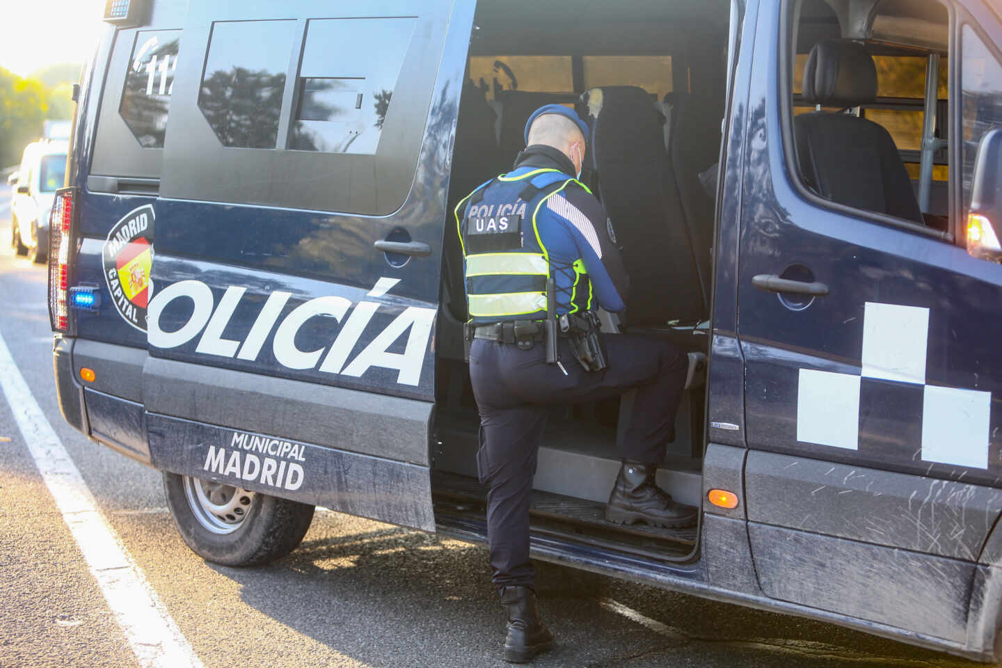 Dos reventas pillados con 138 carnés de socio del Real Madrid junto al Bernabéu